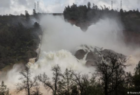 US launches urgent evacuation around damaged Oroville Dam in California